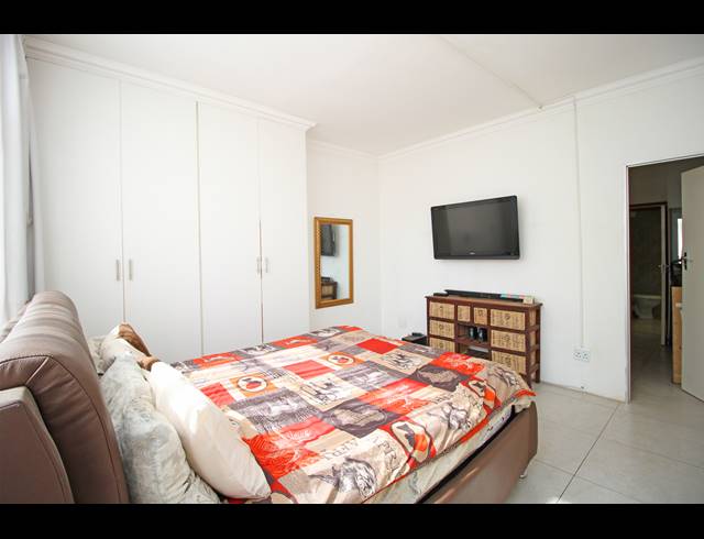 1 BEDROOM APARTMENT FOR SALE IN ORCHARDS